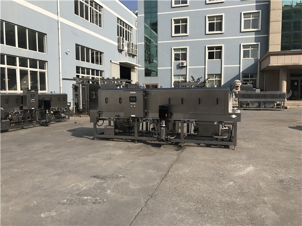 塑料筐清洗機，物料筐清洗機，周轉(zhuǎn)箱清洗機